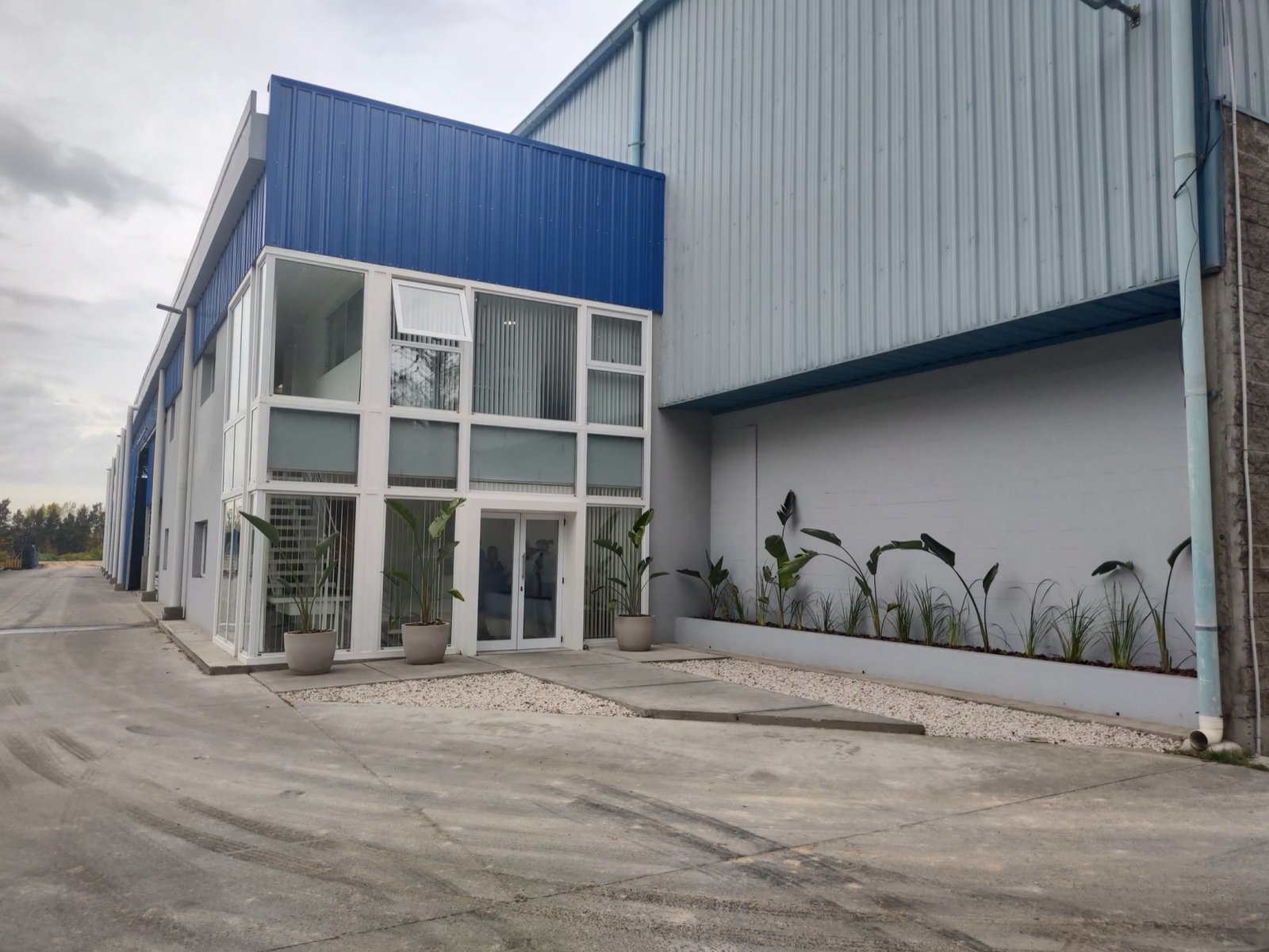 Depósito y oficinas administrativas de Taranto en Villa Elisa, La Plata